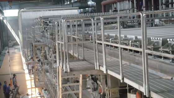 Машина бумажный делать Kraft древесины 10 тонн день на бумажная фабрика 600m/минута